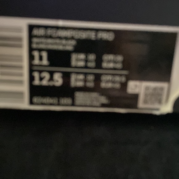 The Air Foamposite Pro 'Chrome White' delivers a neutral take on the retro - Picture 4 of 4